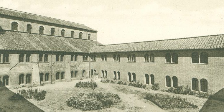 Foto storica del Chiostro dell'antico monastero di san Saba sull'Aventino minore, Roma